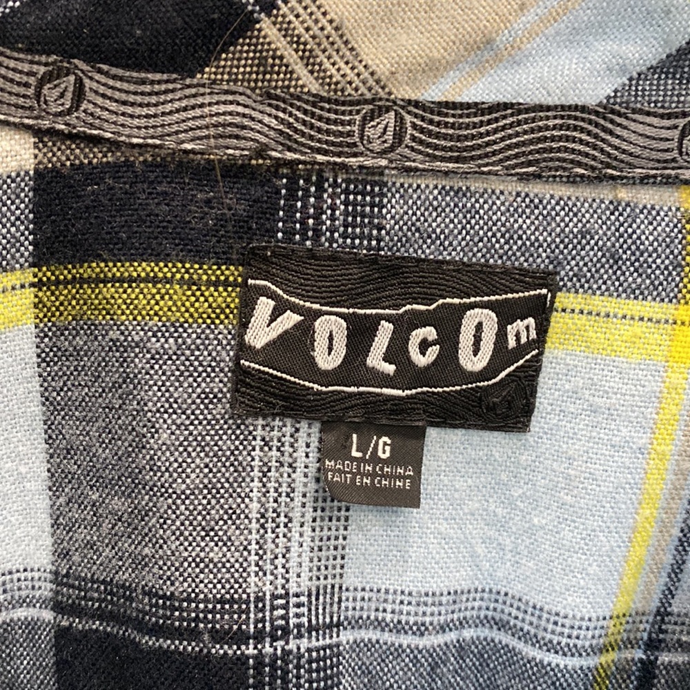 Volcom Button Down - image 2